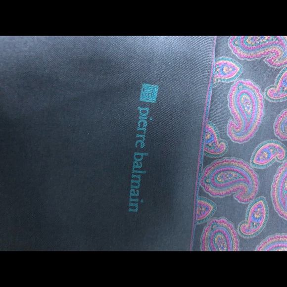 Authentic Vintage Gorgeous Pierre Balmain silk/wool scarf made Italy - Picture 4 of 12